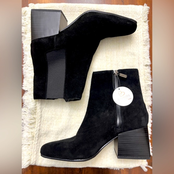 Blondo Scarlette Waterproof Suede Bootie Size 9 Black Preppy Block Heel NWOB - Picture 1 of 16